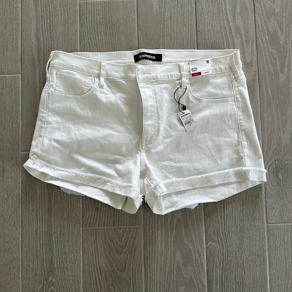 🍁Express white shorts